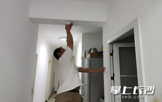 科技赋能安防,免费安装烟感报警器守护万家。 科技赋能安防,免费安装烟感报警器守护万家。