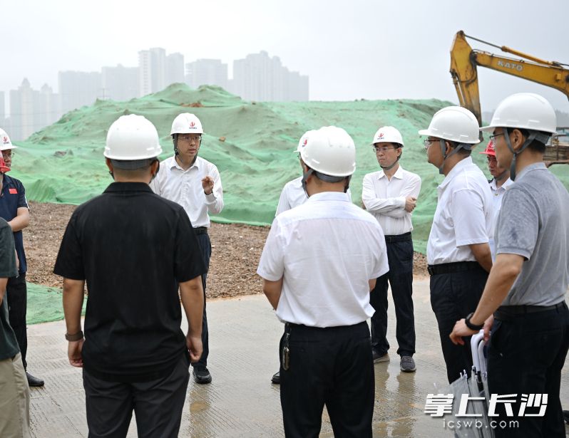 8月14日,湖南湘江新区开展建筑施工领域安全生产督导工作。均为 湘江早报全媒体记者 张圣贺 摄 8月14日,湖南湘江新区开展建筑施工领域安全生产督导工作。均为 湘江早报全媒体记者 张圣贺 摄