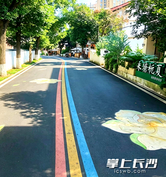 整条街巷以栀子花作为设计主线。 整条街巷以栀子花作为设计主线。