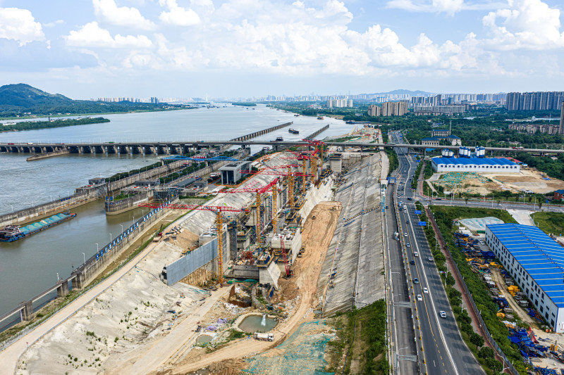 湘江长沙综合枢纽三线船闸项目正在加快建设。 均为通讯员 毛兴蔚 供图 湘江长沙综合枢纽三线船闸项目正在加快建设。 均为通讯员 毛兴蔚 供图