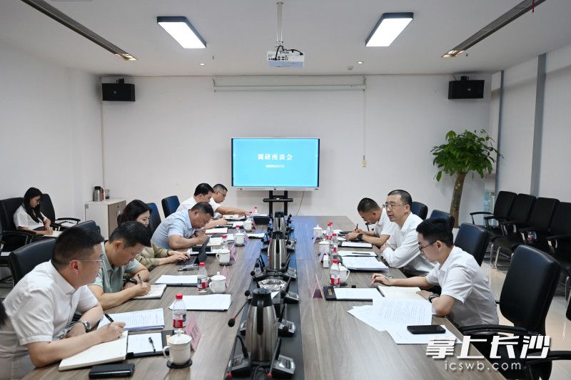 在湖南湘江新区金融发展事务中心进行专题会商。 在湖南湘江新区金融发展事务中心进行专题会商。