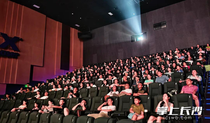 8月20日下午,长沙市文联系统举行《欢迎来龙餐馆》观影研讨会。 8月20日下午,长沙市文联系统举行《欢迎来龙餐馆》观影研讨会。