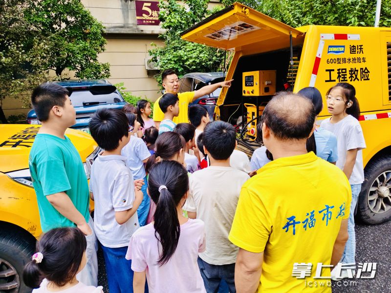 “小栗子·趣课堂”让“小栗子”走出课堂,户外体验开眼界、长技能。 “小栗子·趣课堂”让“小栗子”走出课堂,户外体验开眼界、长技能。