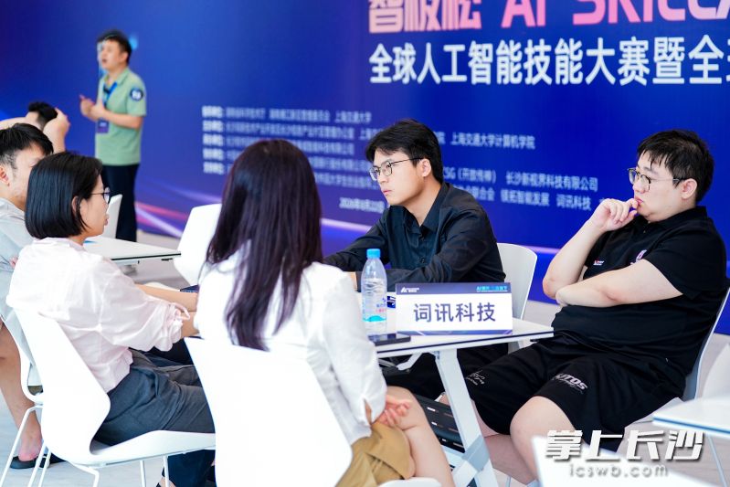 活动为参赛项目提供创业补贴、股权投资、免租孵化场地、投融资对接、政策申报、技术赋能等全链条孵化服务。通讯员 曾祥瑞 供图 活动为参赛项目提供创业补贴、股权投资、免租孵化场地、投融资对接、政策申报、技术赋能等全链条孵化服务。通讯员 曾祥瑞 供图