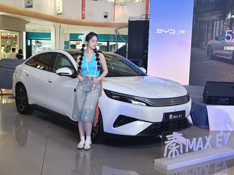 全新比亚迪秦MAX登陆长沙。 实习生卿海贝 摄
