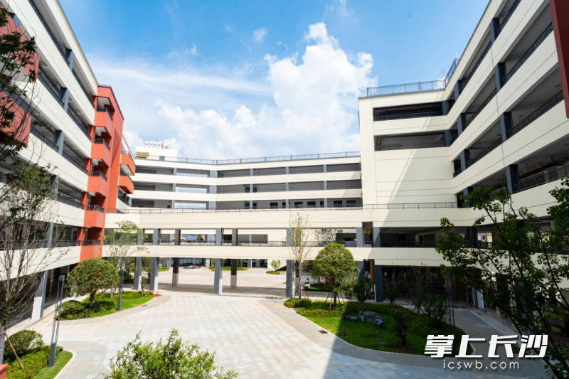 中雅培粹未央学校教学楼。 中雅培粹未央学校教学楼。