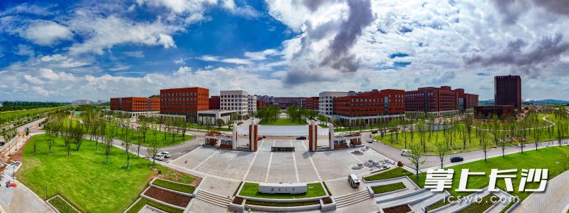 今年9月,湖南大学科创港校区将迎来首批师生。 湘江早报全媒体记者 范龙贵 摄 今年9月,湖南大学科创港校区将迎来首批师生。 湘江早报全媒体记者 范龙贵 摄