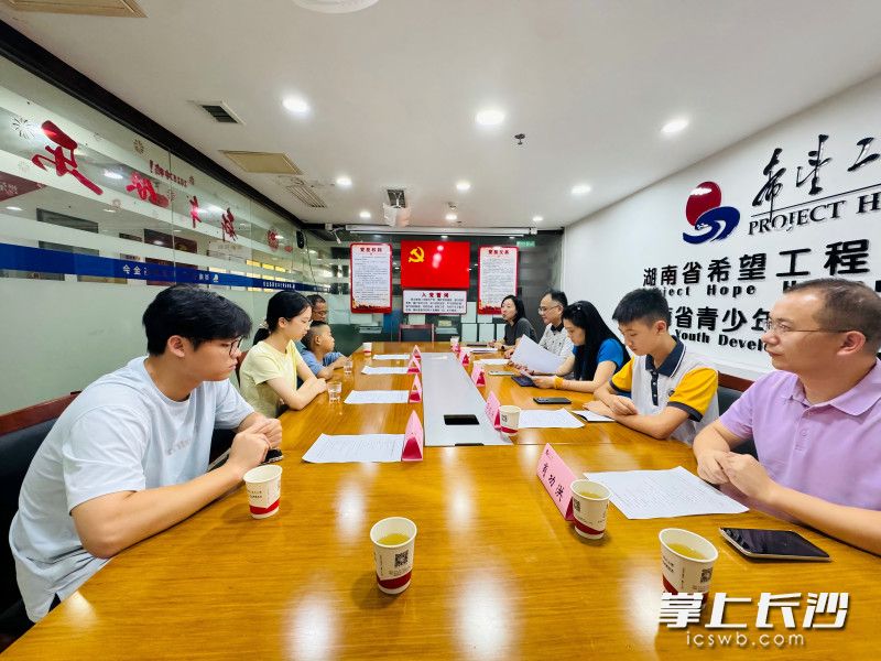 捐赠座谈会。 长沙晚报实习生 张艺萱 摄 捐赠座谈会。 长沙晚报实习生 张艺萱 摄