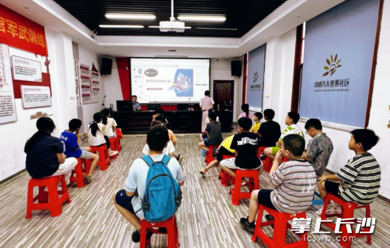 在长沙县湘龙街道,党群服务中心是孩子们流连忘返的“第二课堂”和“共享客厅”。 市妇联供图 在长沙县湘龙街道,党群服务中心是孩子们流连忘返的“第二课堂”和“共享客厅”。 市妇联供图