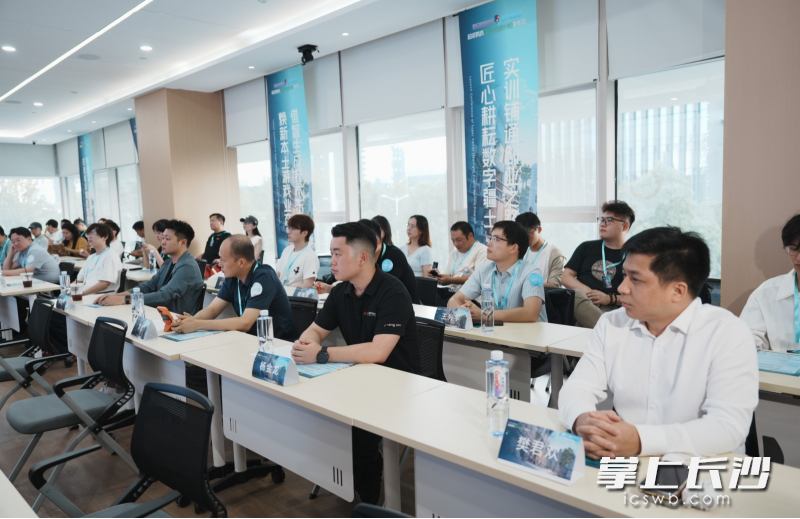 活动现场。 均为长沙晚报全媒体记者匡小娟摄 活动现场。 均为长沙晚报全媒体记者匡小娟摄