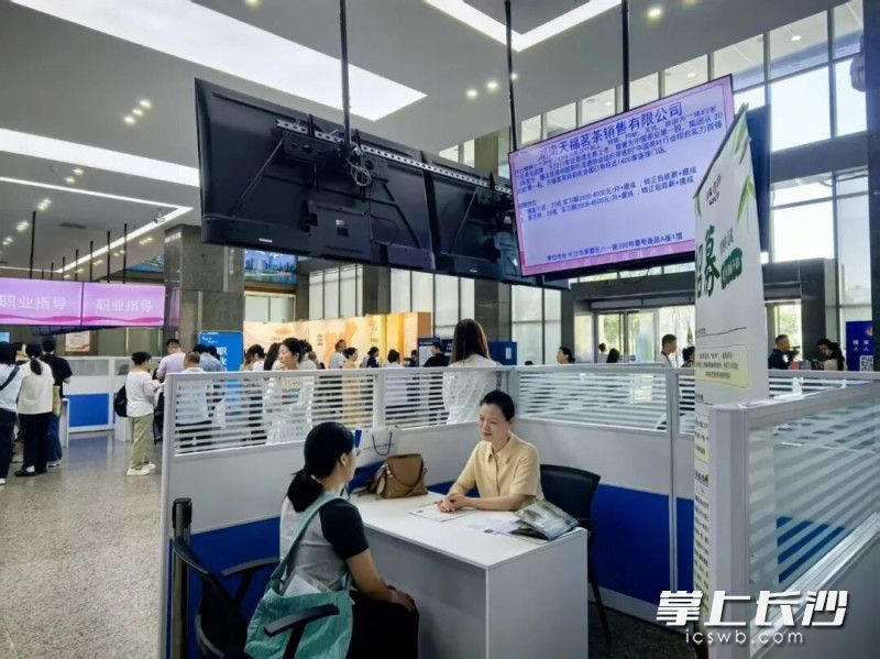 综合专场招聘会共组织40家企业提供1930个岗位。均为通讯员供图 综合专场招聘会共组织40家企业提供1930个岗位。均为通讯员供图