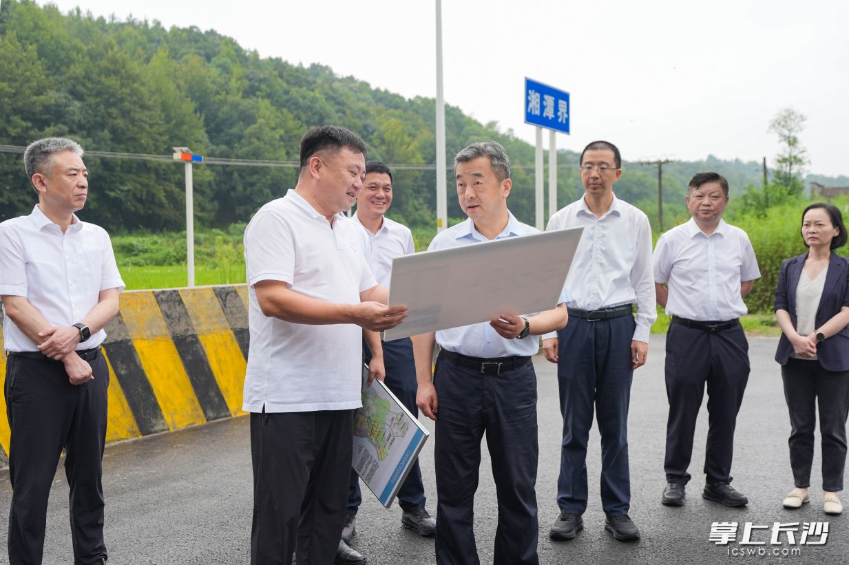 8月30日,副省长、市委书记陈竞开展“以‘一座城’理念提升长株潭一体化发展水平”专题调研,经科创大道抵白庭路。 8月30日,副省长、市委书记陈竞开展“以‘一座城’理念提升长株潭一体化发展水平”专题调研,经科创大道抵白庭路。