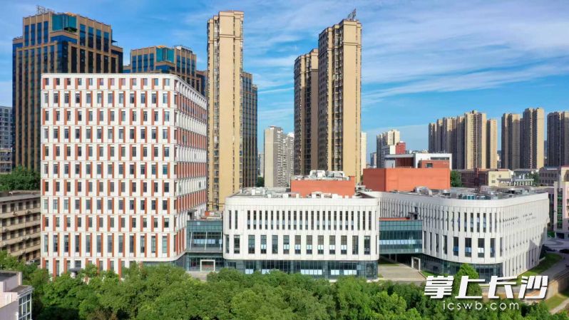 长沙将在全市新建、改建、扩建民用建筑中推广建筑保温一体化技术。图为率先采用了该技术的湖南女子学院项目。