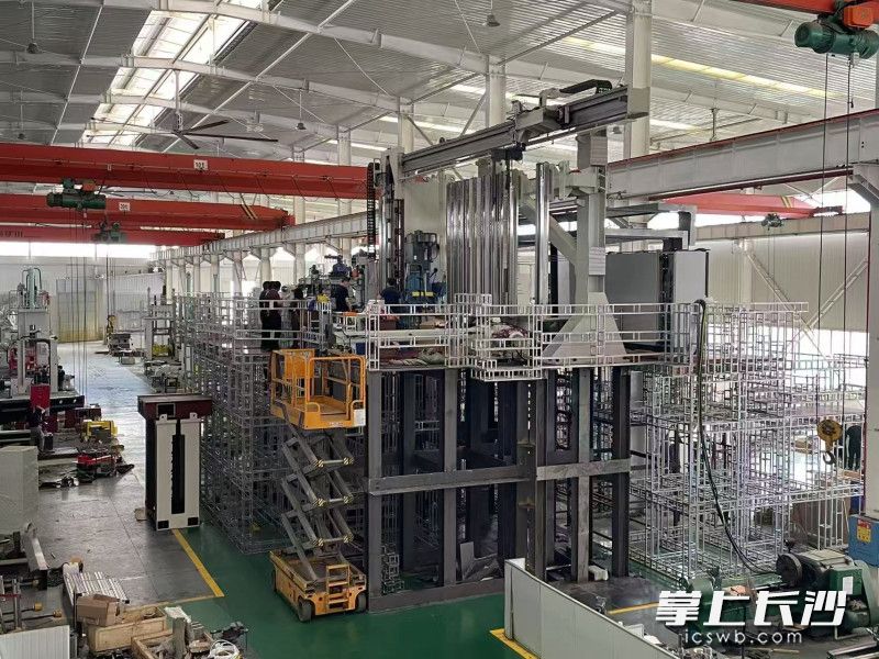 设备安装现场。长沙晚报通讯员 何晖 供图 设备安装现场。长沙晚报通讯员 何晖 供图