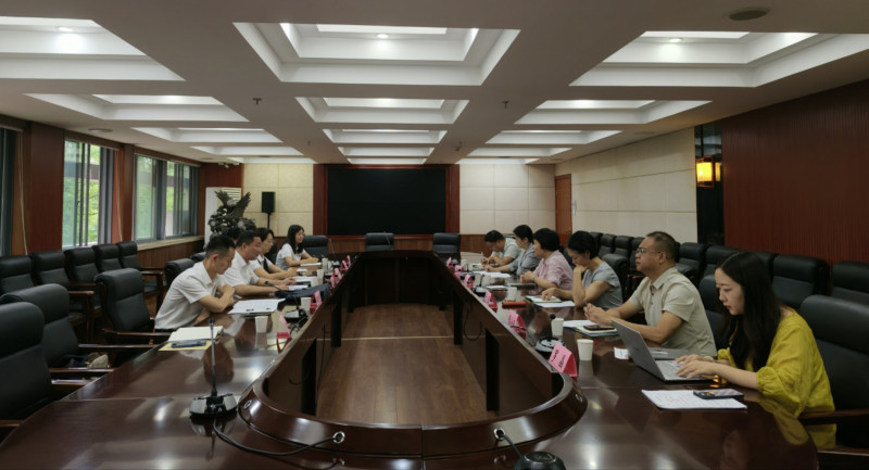 与长沙市教育局座谈交流。 与长沙市教育局座谈交流。