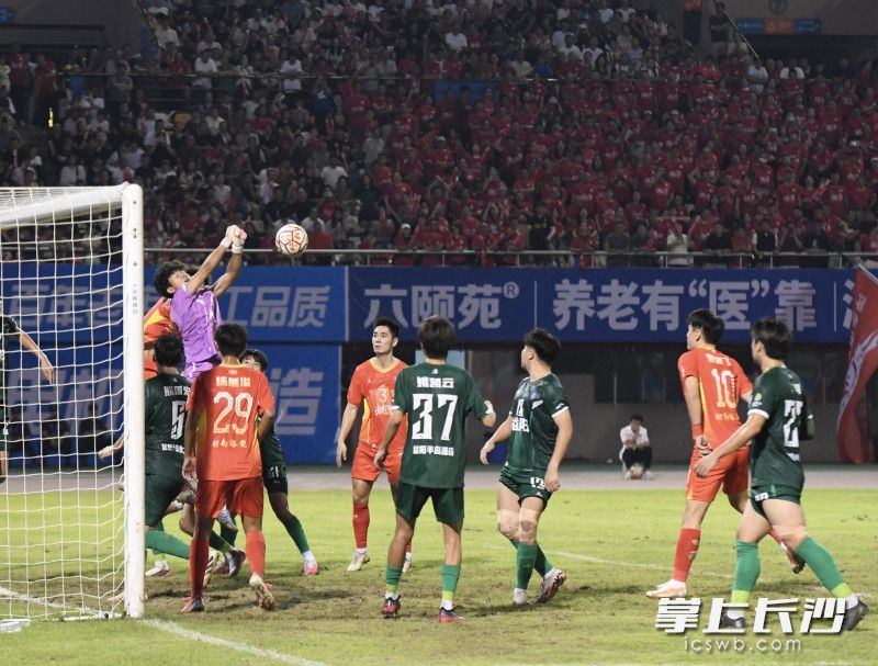 湘潭队主场对阵益阳队,最终双方1比1战平。 湘潭队主场对阵益阳队,最终双方1比1战平。
