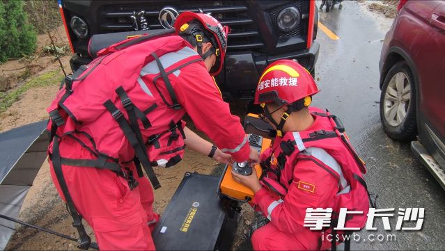 50名救援人员、25台(套)紧急赶赴受灾现场。 长沙晚报通讯员 曾艳供图 50名救援人员、25台(套)紧急赶赴受灾现场。 长沙晚报通讯员 曾艳供图
