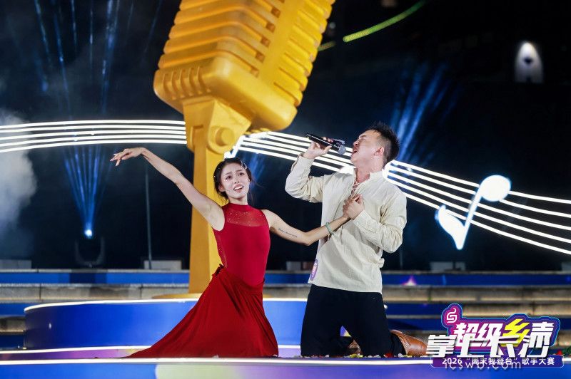 选手在舞台上倾情演出。均为主办方供图 选手在舞台上倾情演出。均为主办方供图