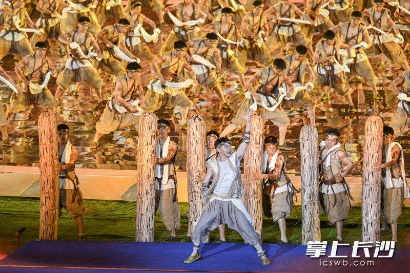 文艺表演《制茶号子·万里茶道》。