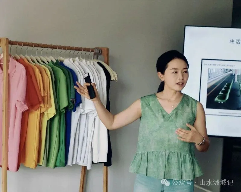饶雅静在给学员培训。受访者供图 饶雅静在给学员培训。受访者供图