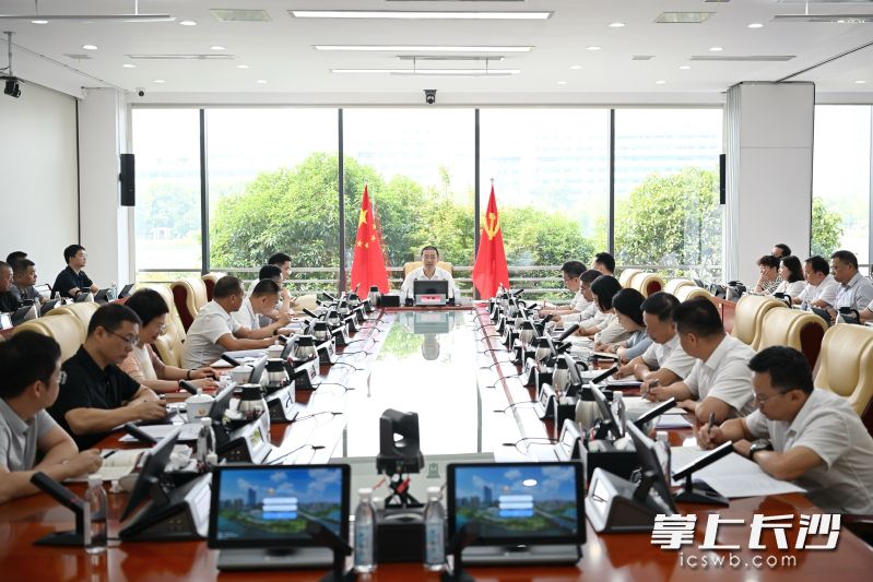 9月9日,湖南湘江新区党工委(长沙高新区党工委、岳麓区委)理论学习中心组开展集中学习,深入学习贯彻习近平总书记关于社会工作的重要论述精神。湘江早报全媒体记者 张圣贺 摄 9月9日,湖南湘江新区党工委(长沙高新区党工委、岳麓区委)理论学习中心组开展集中学习,深入学习贯彻习近平总书记关于社会工作的重要论述精神。湘江早报全媒体记者 张圣贺 摄