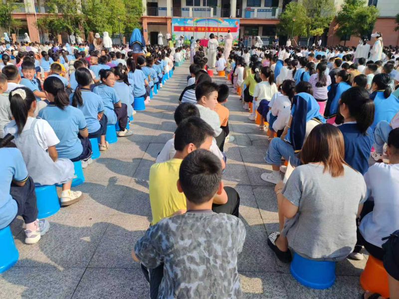 白马桥街道关工委联合街道禁毒协会、老年协会走进辖区4所小学,开展秋季“开学第一讲”宣讲活动。通讯员供图 白马桥街道关工委联合街道禁毒协会、老年协会走进辖区4所小学,开展秋季“开学第一讲”宣讲活动。通讯员供图