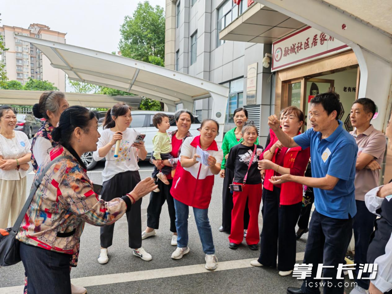 居民踊跃参与活动项目。 居民踊跃参与活动项目。