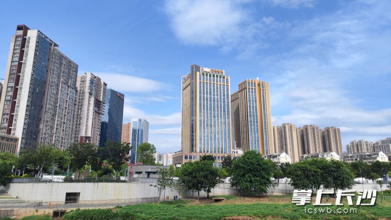 湖南明确提出要“加快‘好房子’建设”,并鼓励各地给予容积率奖励、住房公积金贷款提额等支持。 湖南明确提出要“加快‘好房子’建设”,并鼓励各地给予容积率奖励、住房公积金贷款提额等支持。