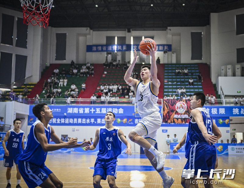比赛现场。 均为长沙晚报全媒体记者余劭劼摄 比赛现场。 均为长沙晚报全媒体记者余劭劼摄