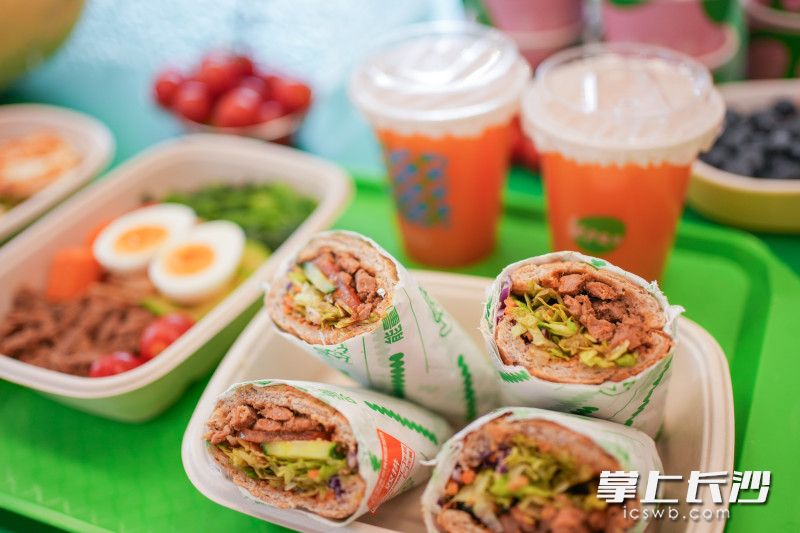 口味丰富的轻食让消费者吃得饱、吃得好、吃得健康。 口味丰富的轻食让消费者吃得饱、吃得好、吃得健康。