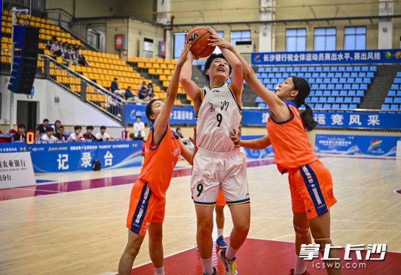 2029年全运会将在湖南举办,雅礼中学女篮将承担湖南U22、U18女篮的参赛任务。 2029年全运会将在湖南举办,雅礼中学女篮将承担湖南U22、U18女篮的参赛任务。
