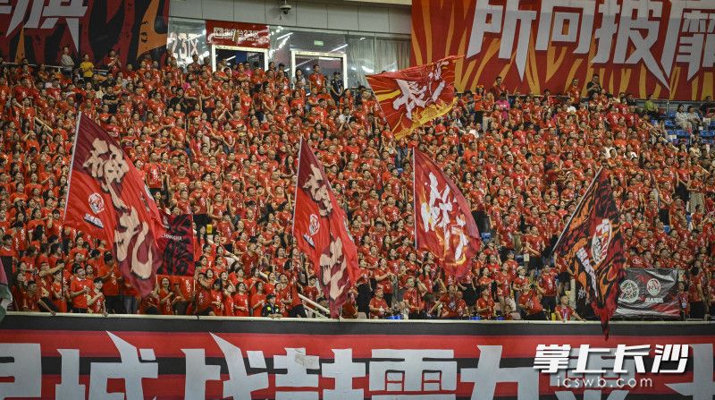 长沙球迷现场助威。