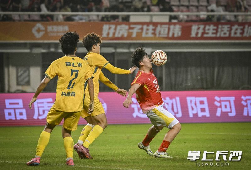 长沙队李悦宁在比赛中。