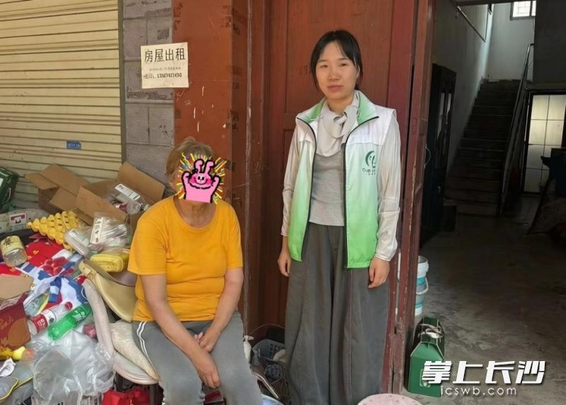 望城坡街道社工站开展哀伤疏导、照护支持、资源链接,守护高龄照护老人,为暮年困境家庭送去民生温度。通讯员 王惠 席美 供图 望城坡街道社工站开展哀伤疏导、照护支持、资源链接,守护高龄照护老人,为暮年困境家庭送去民生温度。通讯员 王惠 席美 供图