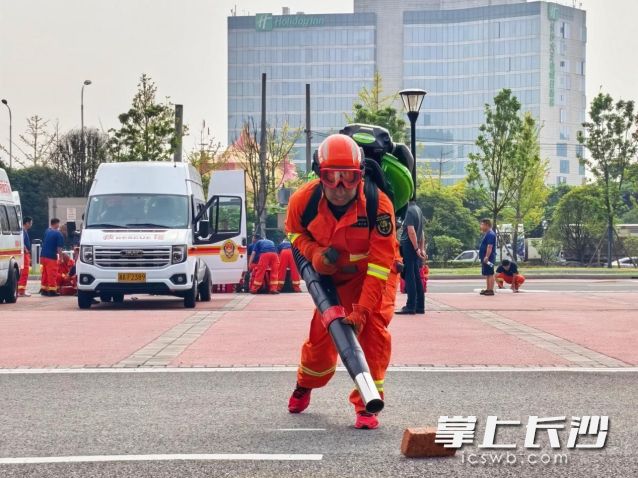 从7月开始队伍就开启封闭式集中驻训。 从7月开始队伍就开启封闭式集中驻训。