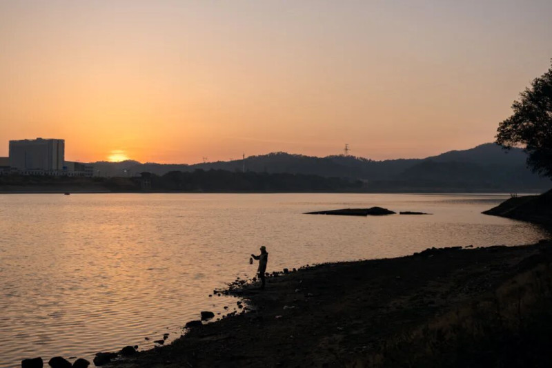 江滩夕照 均为资料图片