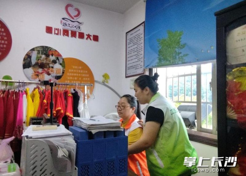 含浦街道社工站依托“五社联浦”特色品牌,落地“五社联浦,老友向未来”老年服务项目。通讯员 欧阳巧连 供图 含浦街道社工站依托“五社联浦”特色品牌,落地“五社联浦,老友向未来”老年服务项目。通讯员 欧阳巧连 供图