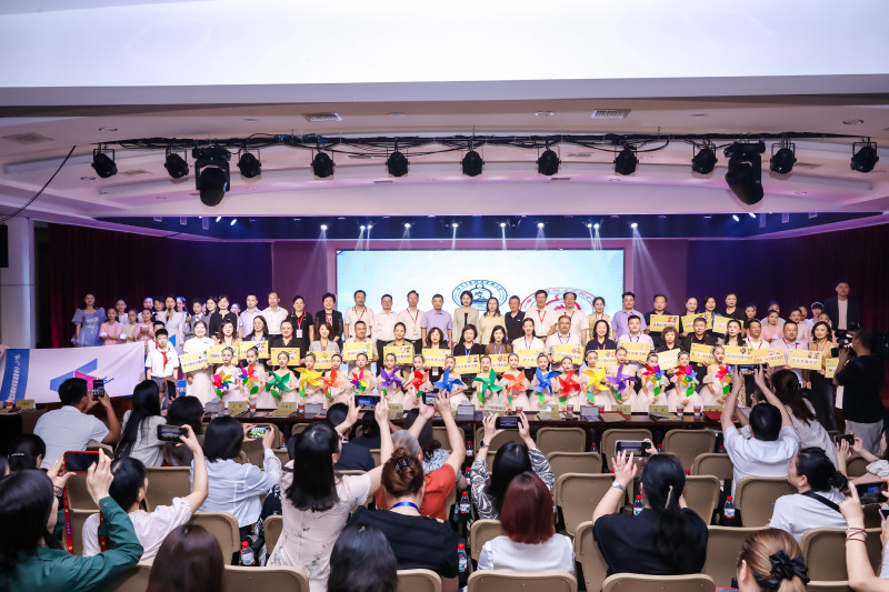 本次第24届“6+1”小学教育改革发展共同体研讨活动落地砂子塘小学,本身就是一场跨越山海的教育对话。 本次第24届“6+1”小学教育改革发展共同体研讨活动落地砂子塘小学,本身就是一场跨越山海的教育对话。