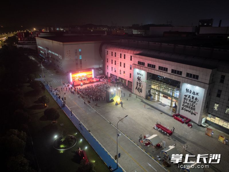 9月23日晚，2026年长沙市“我们的节日·中秋”主题活动在旺旺集团湖南大旺食品有限公司举行。 均为长沙晚报全媒体记者邓迪、周数邑摄