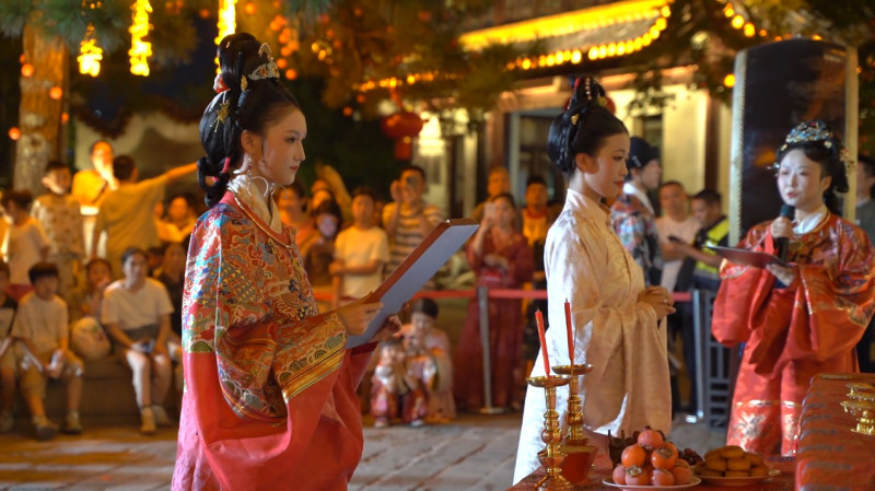 天心阁的文旅活动已就位。图为演员正在彩排。 天心阁的文旅活动已就位。图为演员正在彩排。