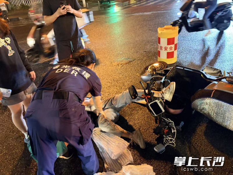 救援现场。 救援现场。