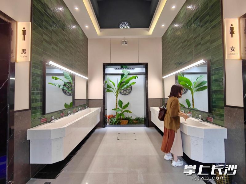 景区提质升级后的公厕。通讯员 蒋海霞 供图 景区提质升级后的公厕。通讯员 蒋海霞 供图