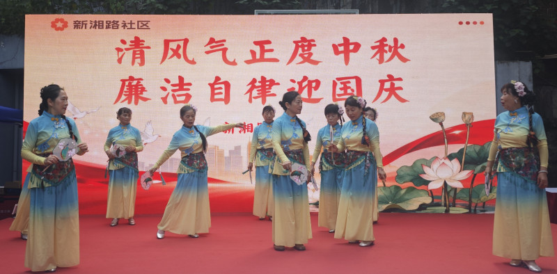 中秋“月满新湘,家国同欢”。 均为长沙晚报通讯员 王颖 供图 中秋“月满新湘,家国同欢”。 均为长沙晚报通讯员 王颖 供图