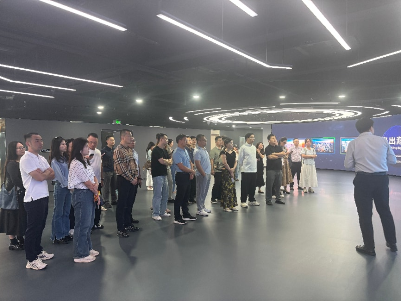 培训坚持理论与实践结合,设置多场景现场教学环节。 培训坚持理论与实践结合,设置多场景现场教学环节。