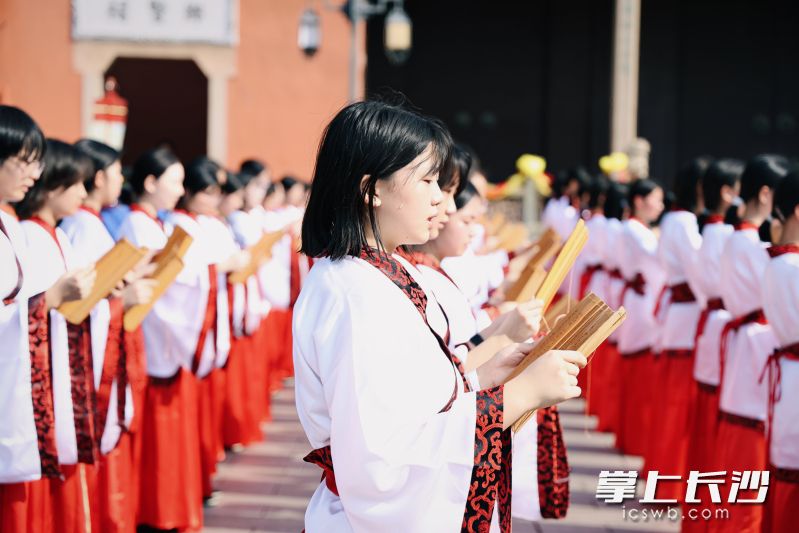 丙午年浏阳纪念孔子诞辰2577年活动现场。均为长沙晚报通讯员 卢康妮摄 丙午年浏阳纪念孔子诞辰2577年活动现场。均为长沙晚报通讯员 卢康妮摄