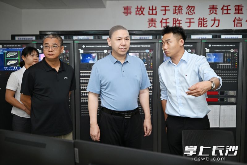刘新良在龙湖长沙月亮岛天街检查督查安全生产工作。 刘新良在龙湖长沙月亮岛天街检查督查安全生产工作。