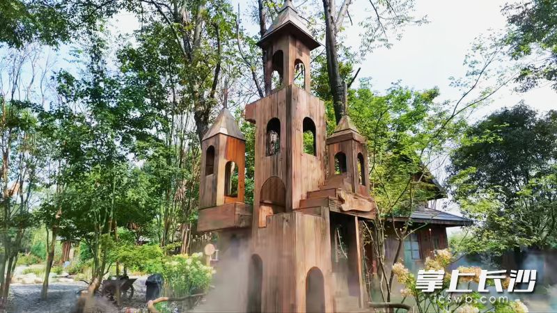 每一座小木屋的造型都是独一无二。 每一座小木屋的造型都是独一无二。