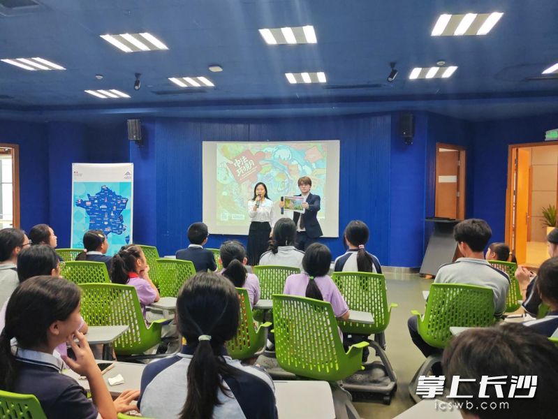 互动交流。 均为通讯员供图 互动交流。 均为通讯员供图