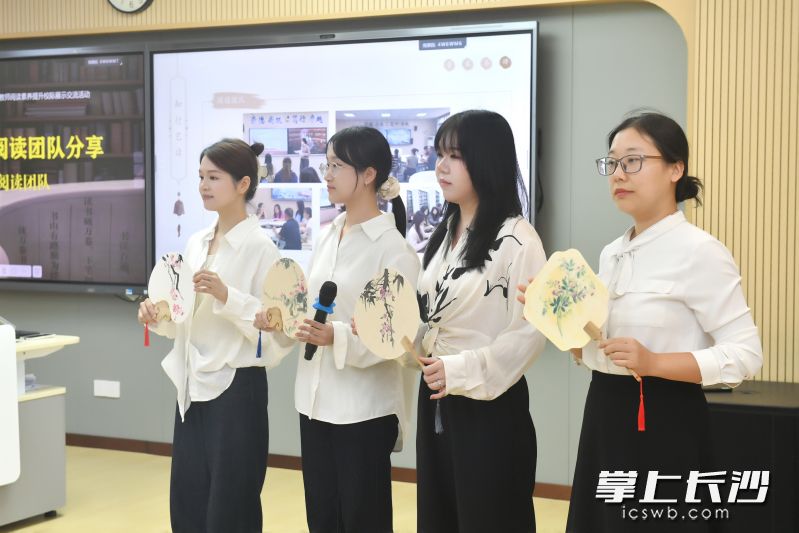 活动现场,长沙财经学校两支优质阅读团队率先登台,带来沉淀已久的2026年度共读成果。长沙晚报通讯员 杨洋 摄 活动现场,长沙财经学校两支优质阅读团队率先登台,带来沉淀已久的2026年度共读成果。长沙晚报通讯员 杨洋 摄
