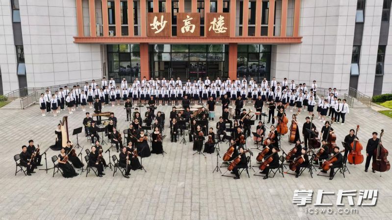 长沙十一中向海内外校友发出百廿之约。长沙晚报通讯员 王汝晴 摄 长沙十一中向海内外校友发出百廿之约。长沙晚报通讯员 王汝晴 摄